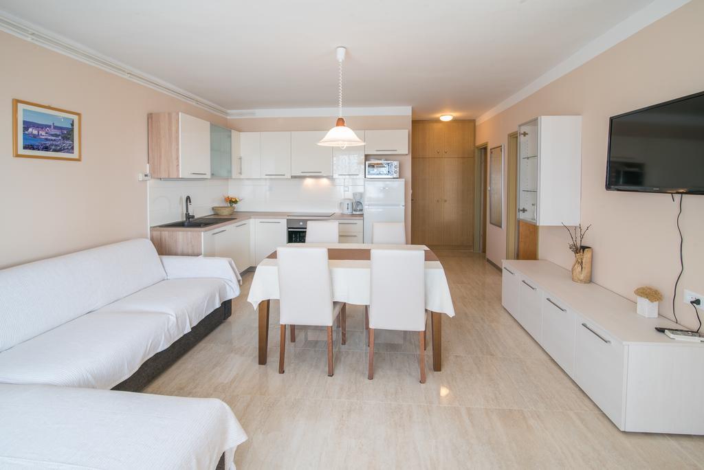 Apartments Villa Ana Krk Town Esterno foto