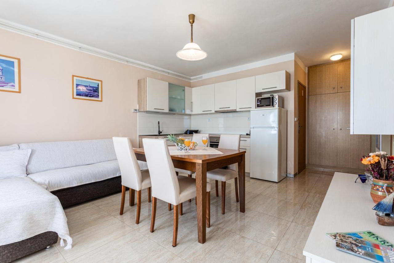 Apartments Villa Ana Krk Town Esterno foto